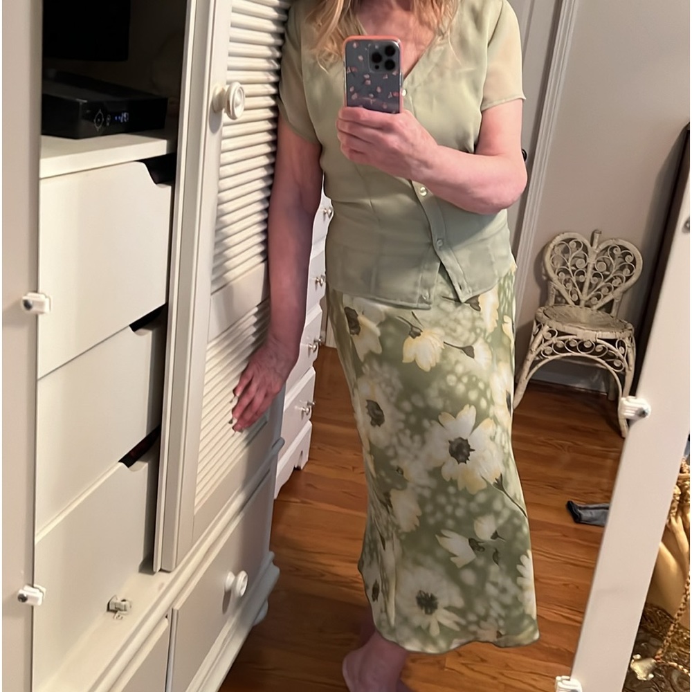SOPHISTICATES BY JONATHAN MARTIN Daisy Floral Midi Skirt - Picture 7 of 7